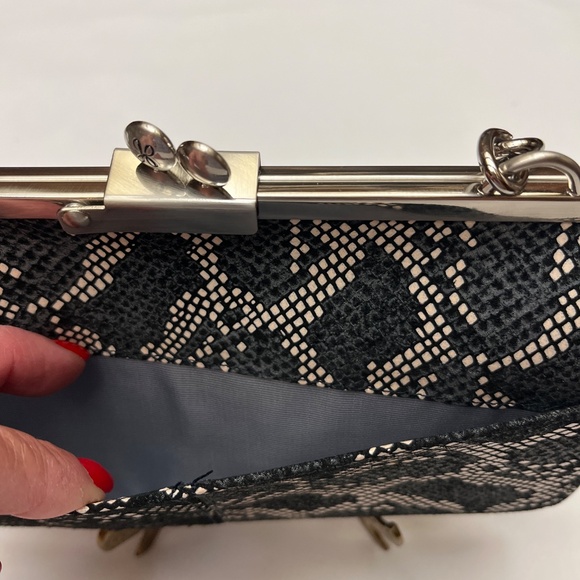 NWT, Hobo 100% Leather, Exotic Pattern, Bag. Black/Cream/Deep Navy. - Picture 10 of 16